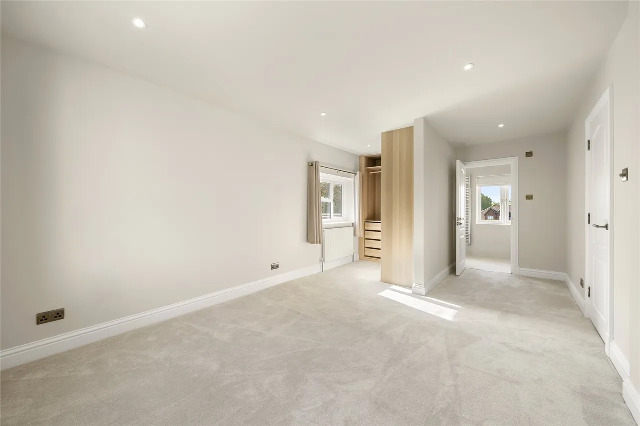 Chalk Lane, East Horsley, KT24, photo 12