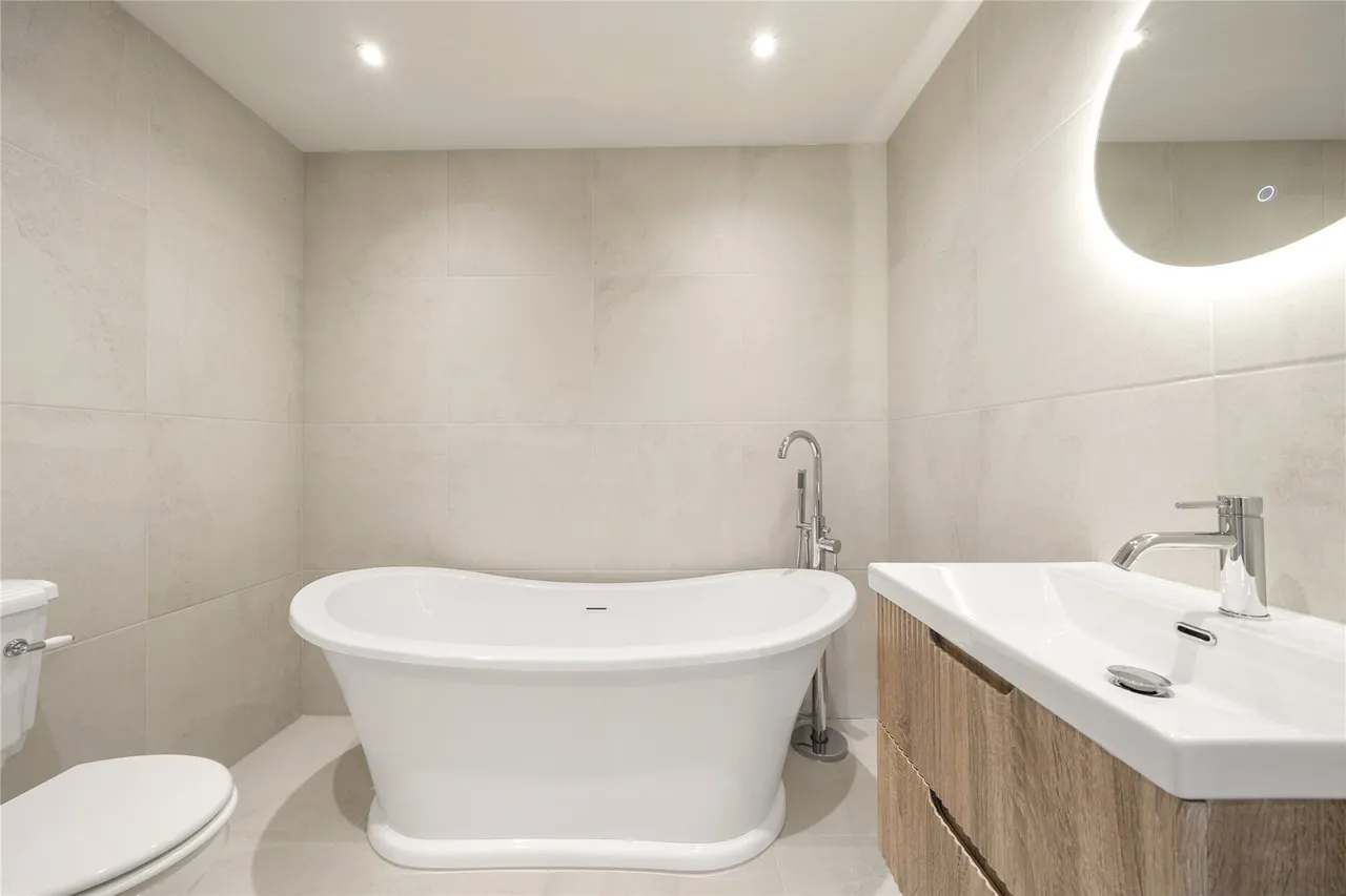 Chalk Lane, East Horsley, KT24, photo 11