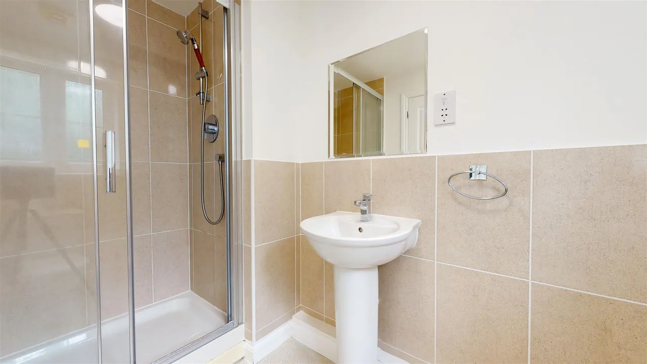 Green Farm Road, Newport Pagnell, photo 9