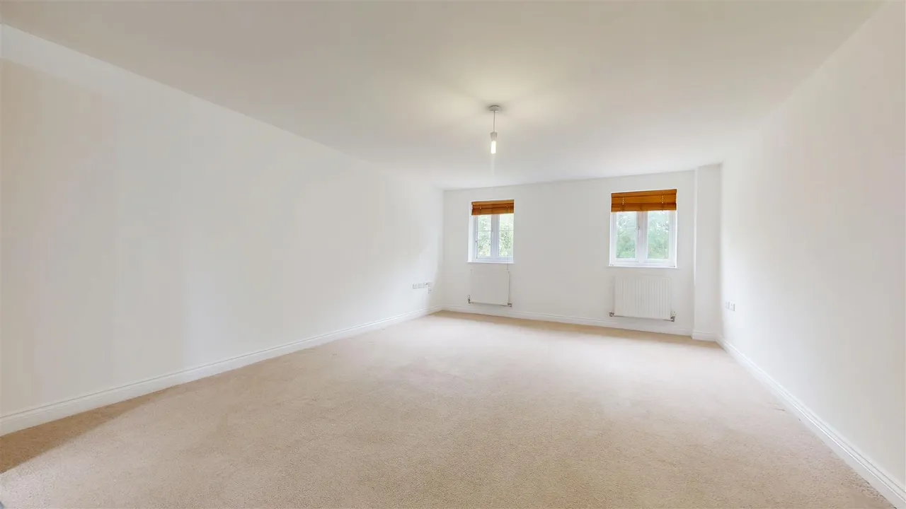 Green Farm Road, Newport Pagnell, photo 5
