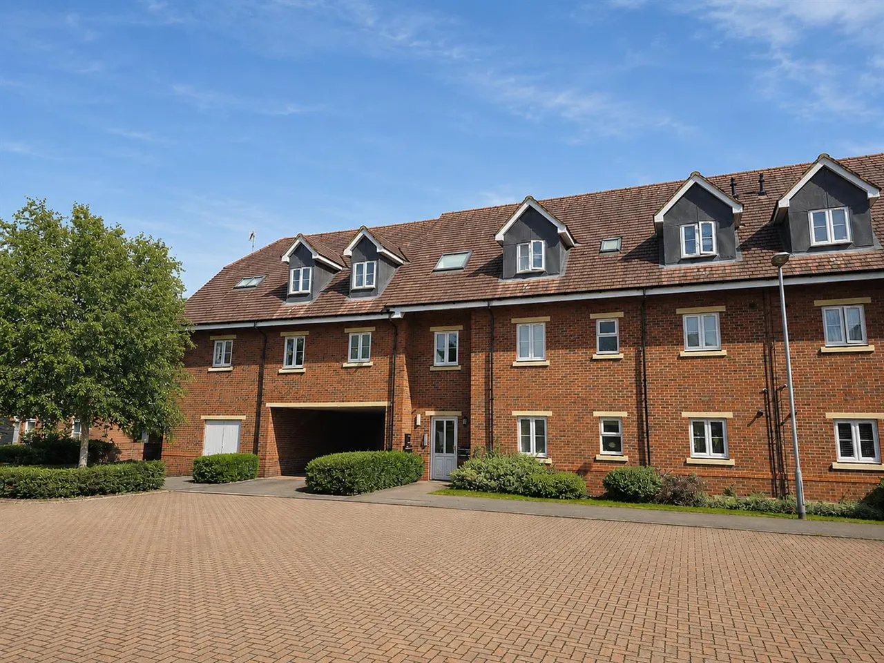 Green Farm Road, Newport Pagnell, photo 2