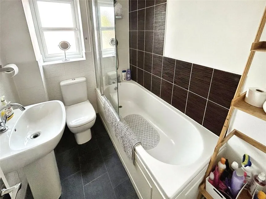 Blakeholme Court, Burton-On-Trent, DE14, photo 7