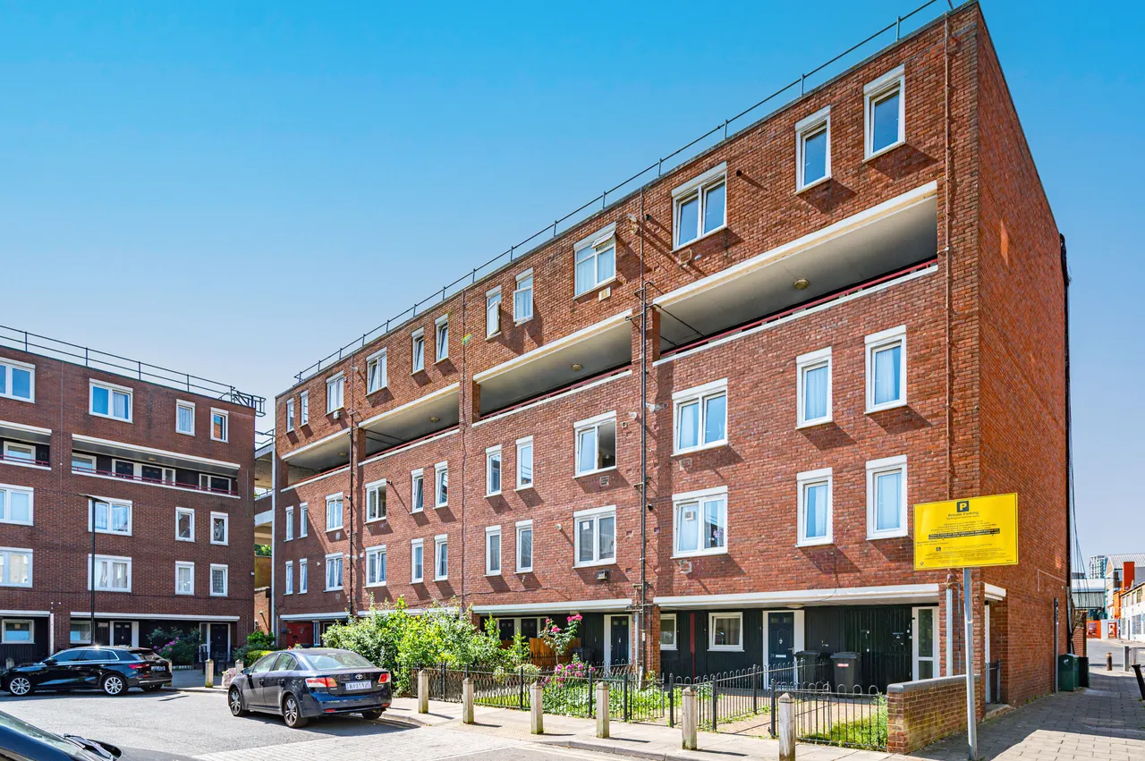 148 Tiverton Road, London, photo 2