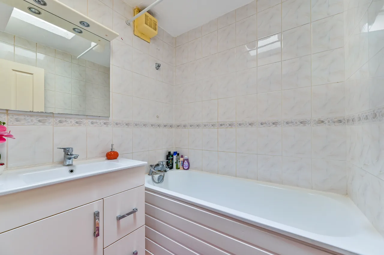 148 Tiverton Road, London, photo 8