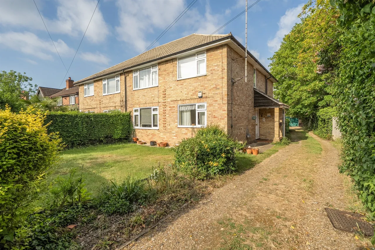 2 bed flat for sale — Sheephouse Road, Maidenhead