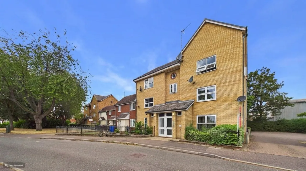 2 bed flat for sale — Denham Close, Bury St Edmunds, Suffolk