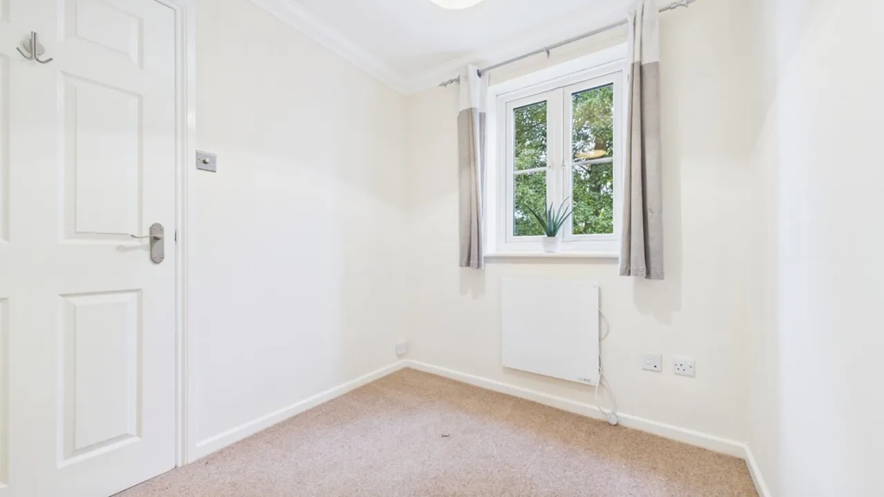 Denham Close, Bury St Edmunds, Suffolk, photo 8