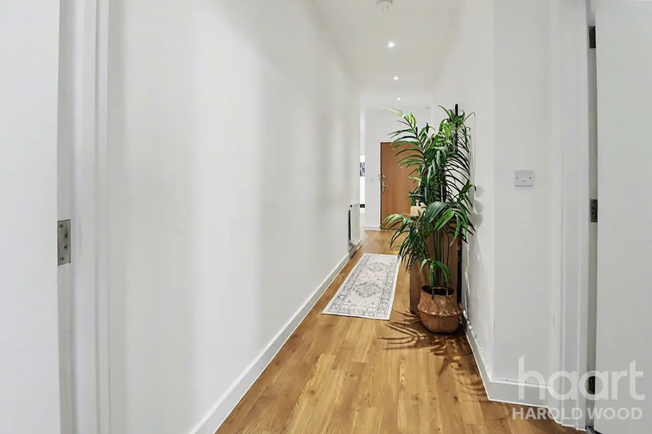 Gubbins Lane, Harold Wood, RM3, photo 8