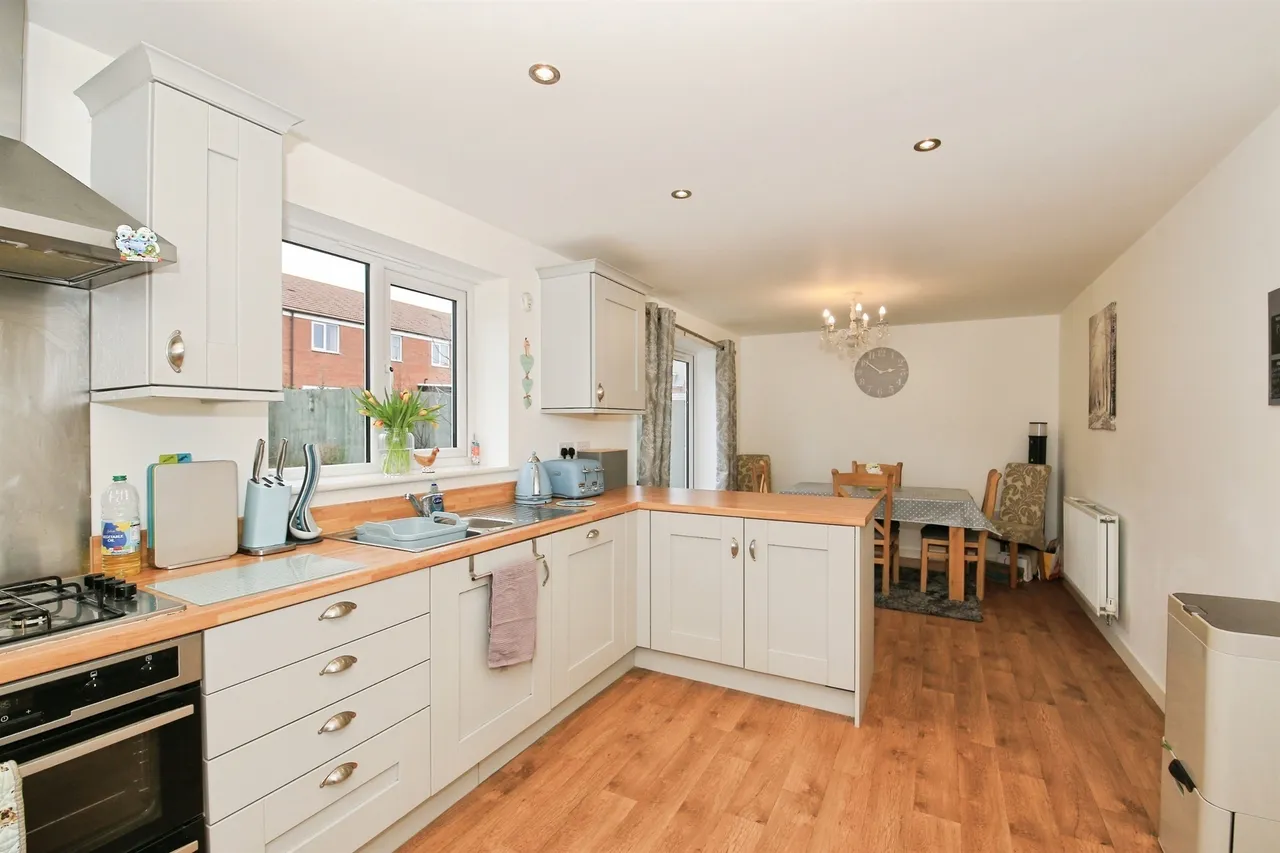 Fenton Close, Hampton Gardens, Peterborough, photo 3