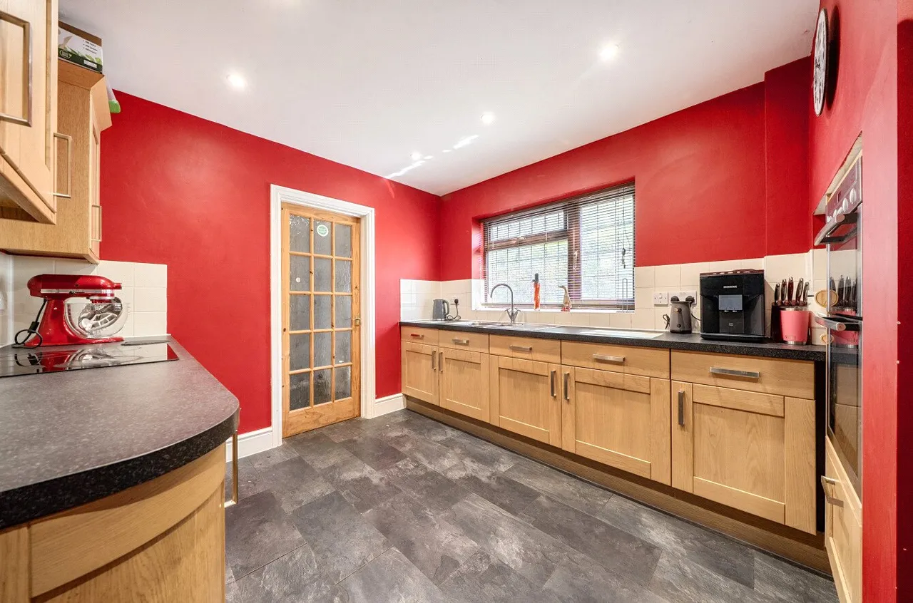 Broadway, Llandrindod Wells, Powys, LD1 5HT, photo 4