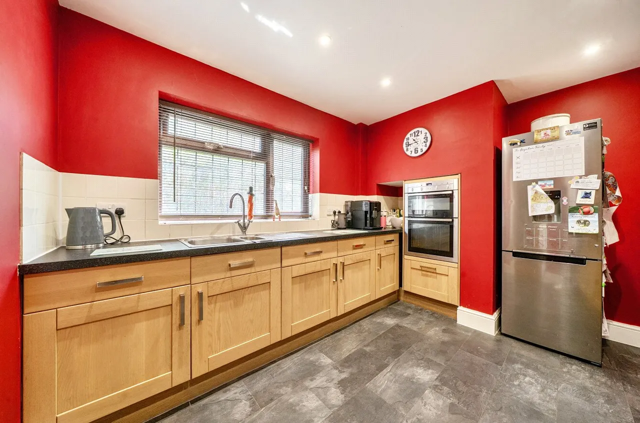 Broadway, Llandrindod Wells, Powys, LD1 5HT, photo 3