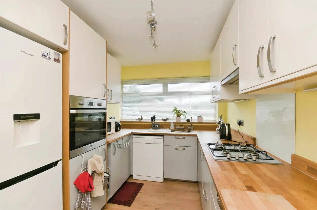 Pevensey Bay Road, Eastbourne, photo 6