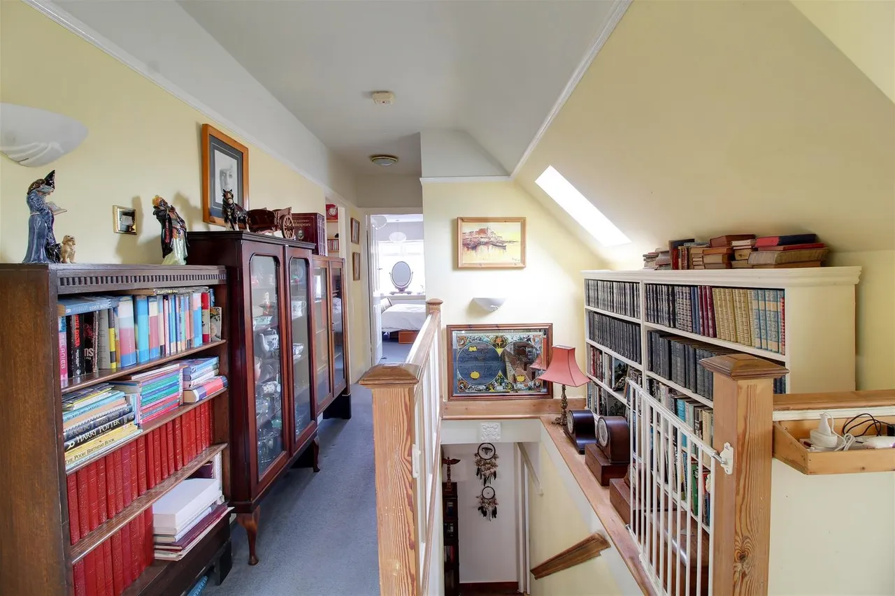 Elmroyd Avenue, Potters Bar, EN6, photo 21
