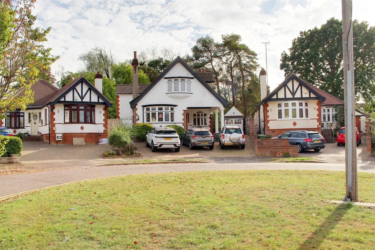 Elmroyd Avenue, Potters Bar, EN6, photo 32