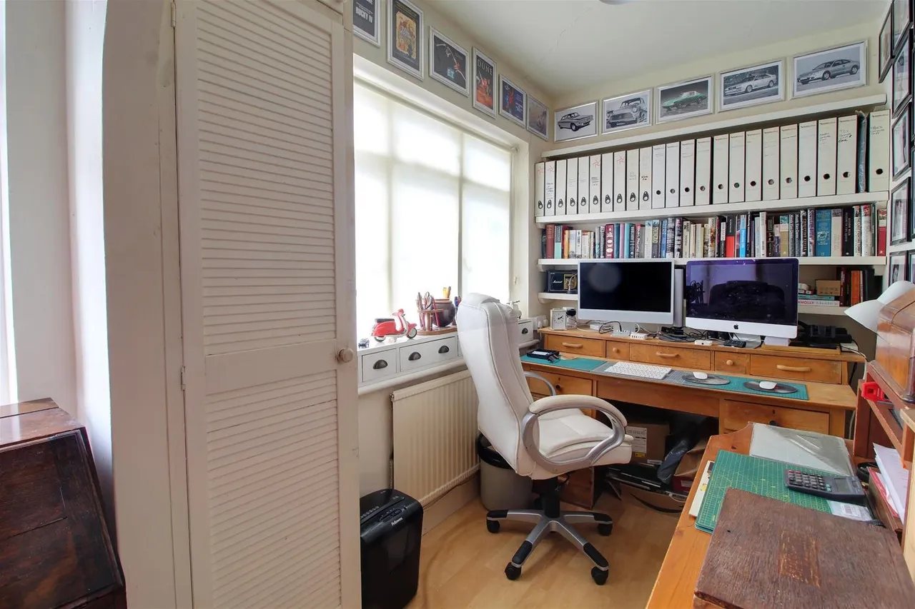 Elmroyd Avenue, Potters Bar, EN6, photo 13
