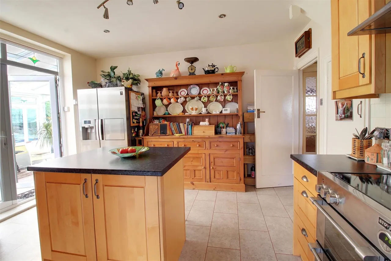 Elmroyd Avenue, Potters Bar, EN6, photo 18