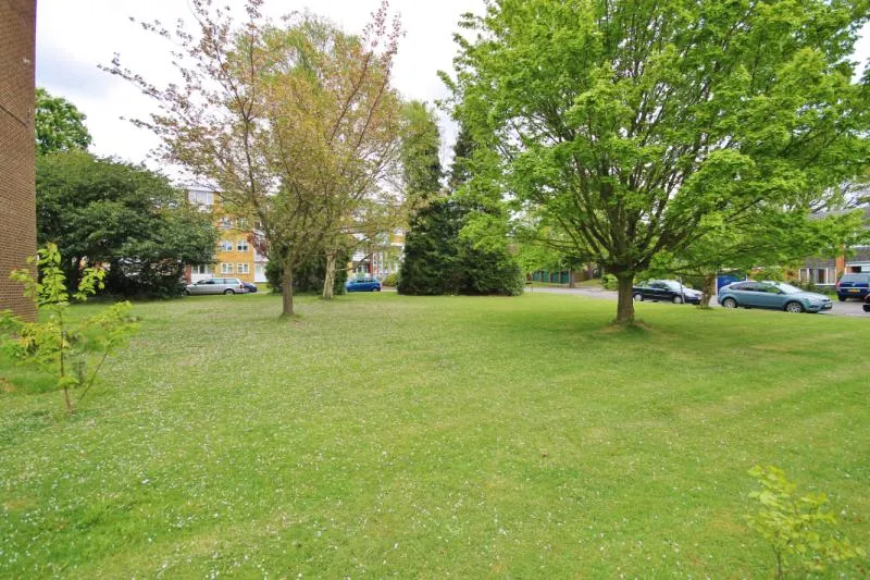 Fircroft Court, Woking, GU22, photo 7
