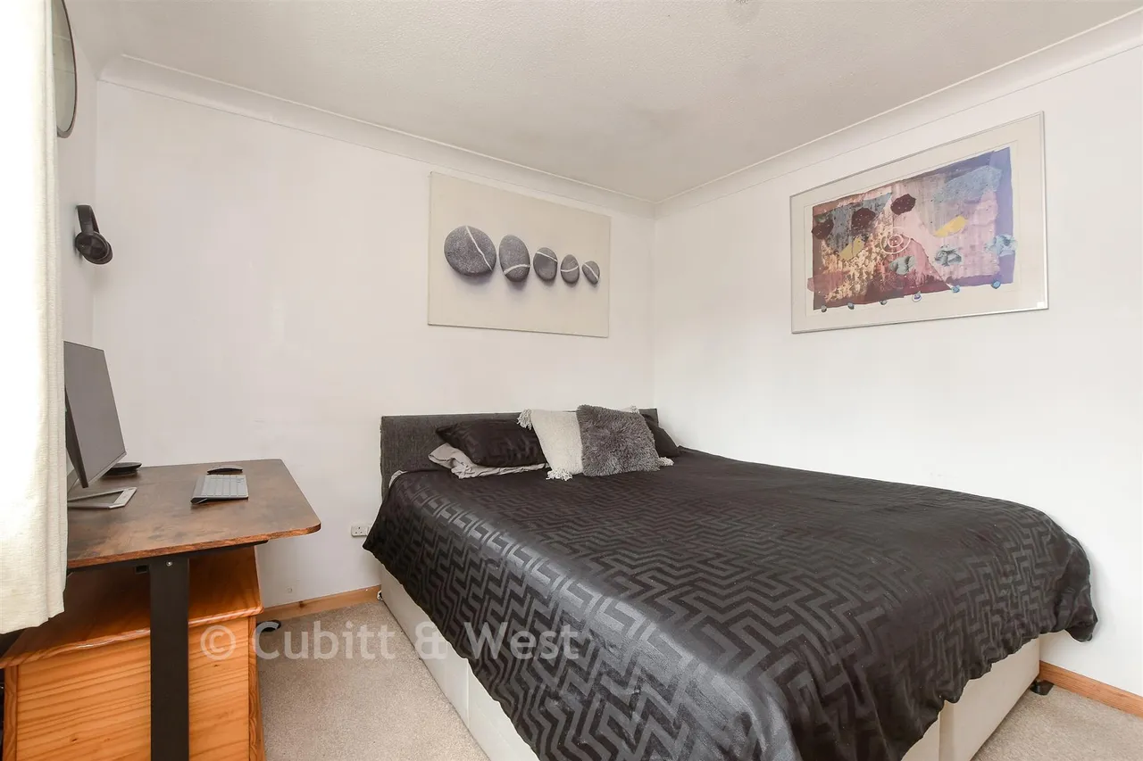 Cheviot Walk, West Green, RH11, photo 8