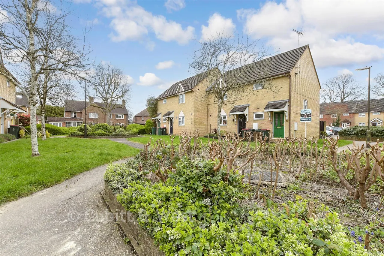 Cheviot Walk, West Green, RH11, photo 12