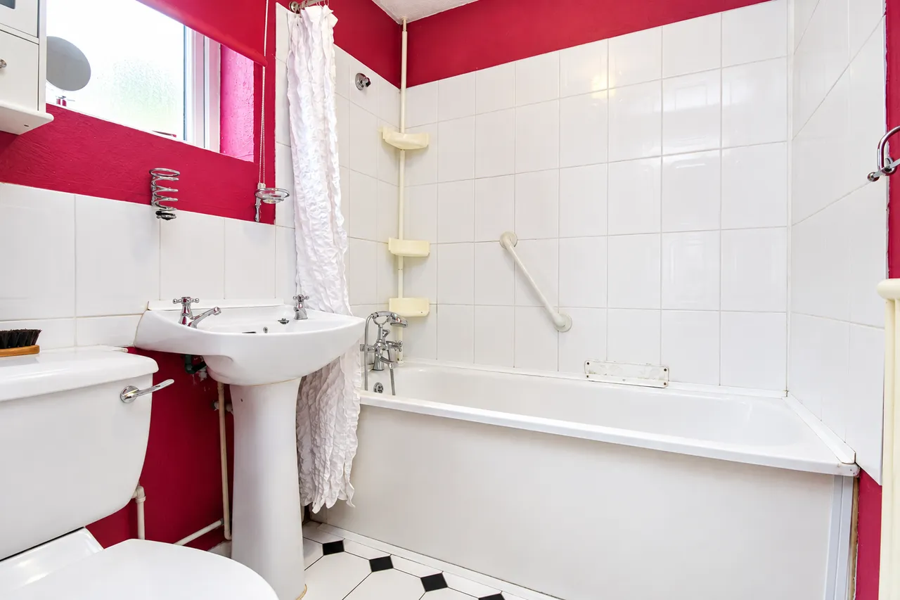 Woodlands Road, Ditton, ME20, photo 10