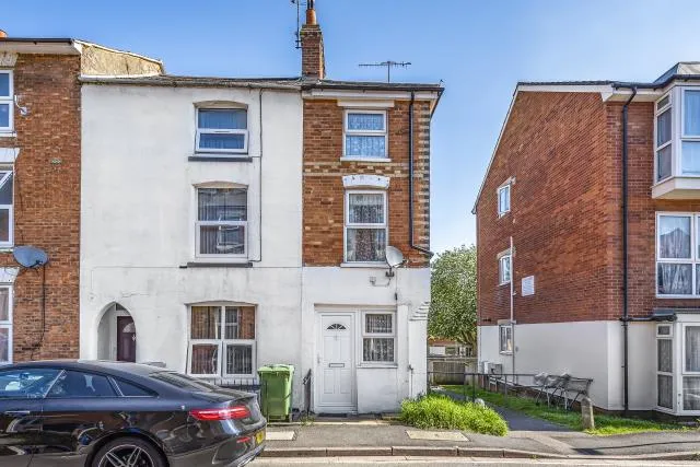 2 bed house to rent, Gatteridge Street, Banbury, OX16
