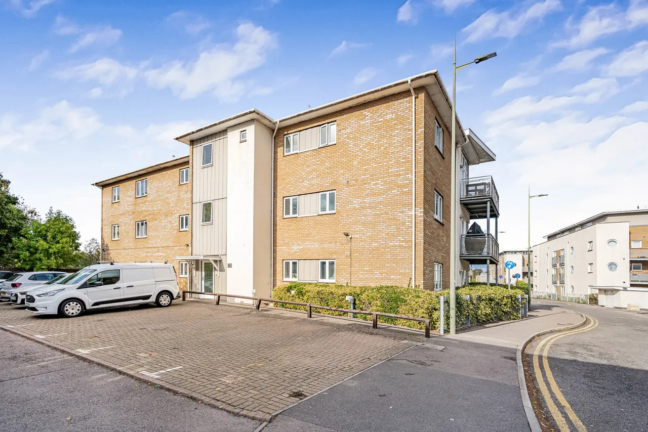 2 bed flat for sale, Bridge Wharf, Chertsey, KT16