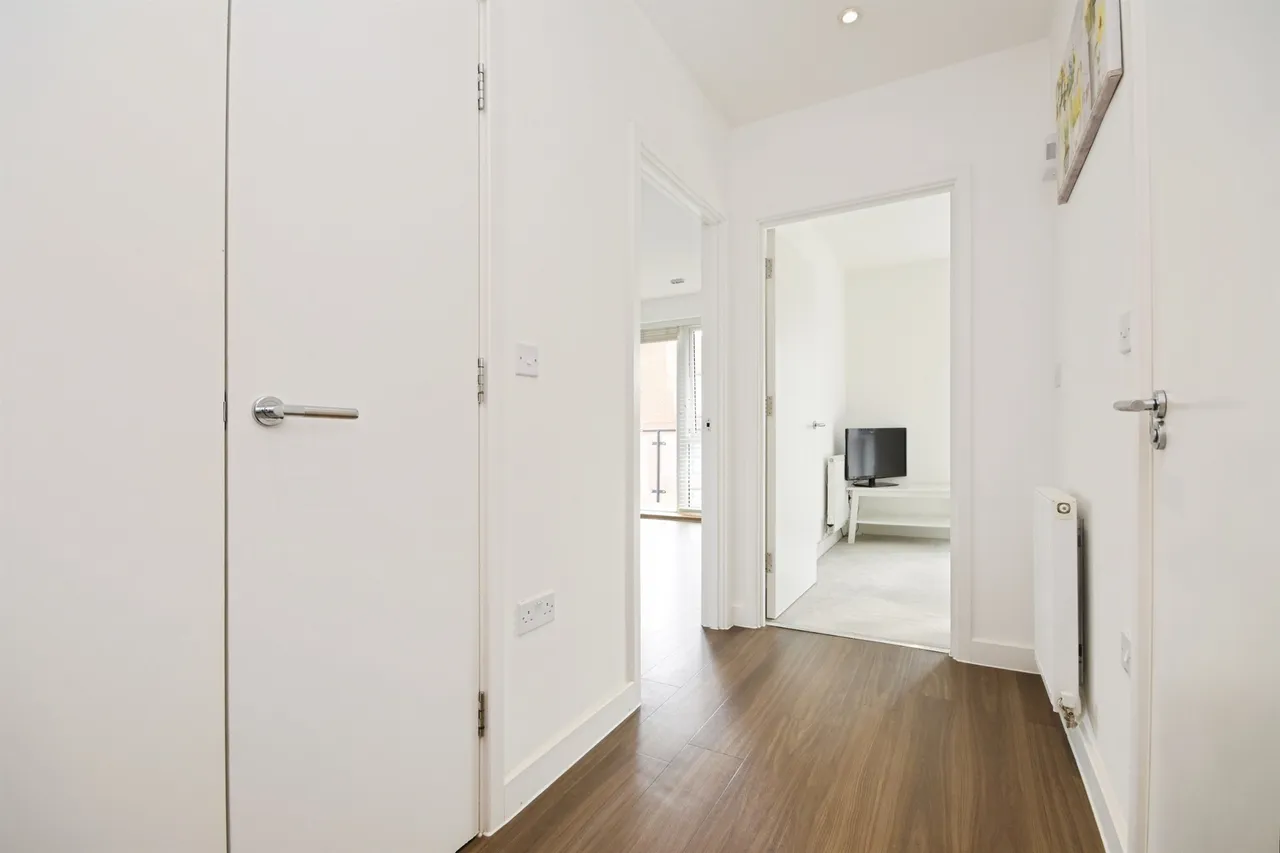 Jackdaw Close, Romford, RM3, photo 11