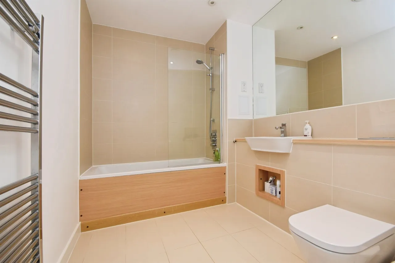 Jackdaw Close, Romford, RM3, photo 12