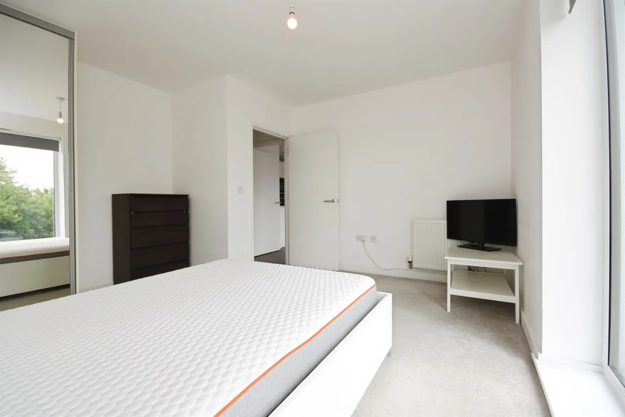 Jackdaw Close, Romford, RM3, photo 10