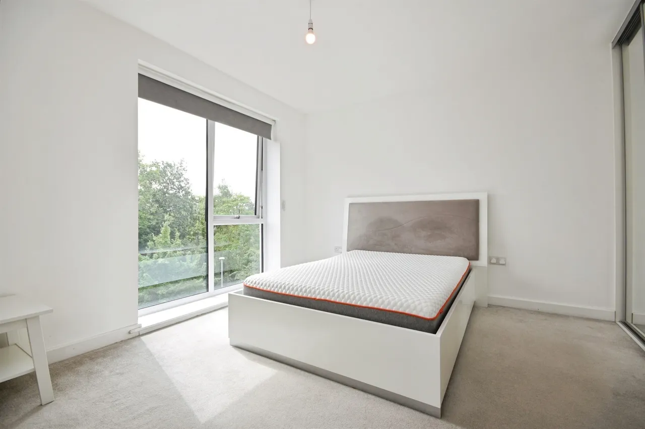Jackdaw Close, Romford, RM3, photo 9