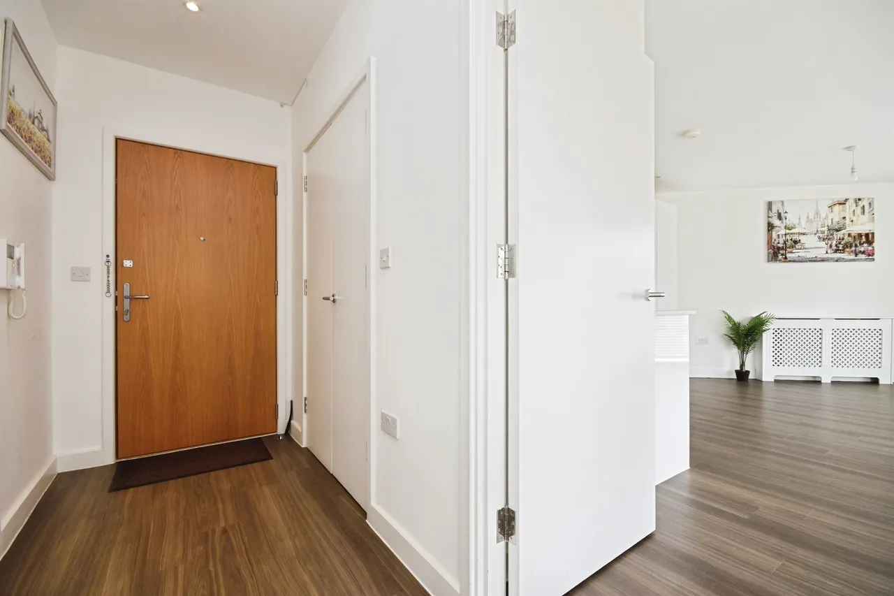 Jackdaw Close, Romford, RM3, photo 8