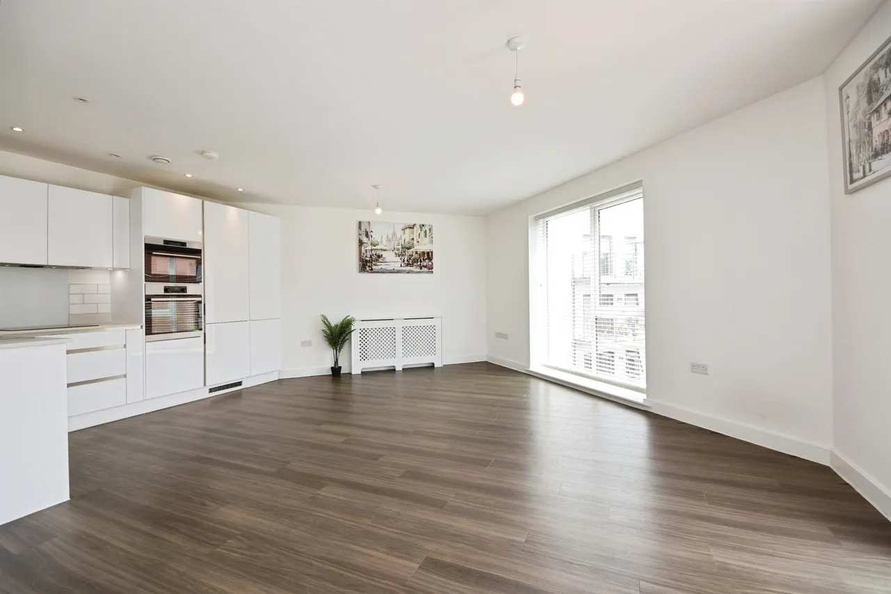 Jackdaw Close, Romford, RM3, photo 6