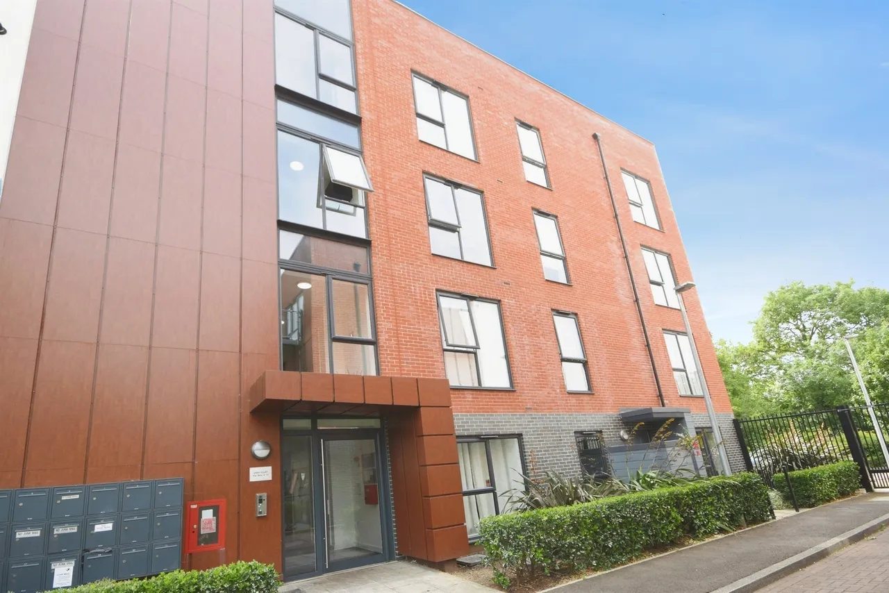 Jackdaw Close, Romford, RM3, photo 14