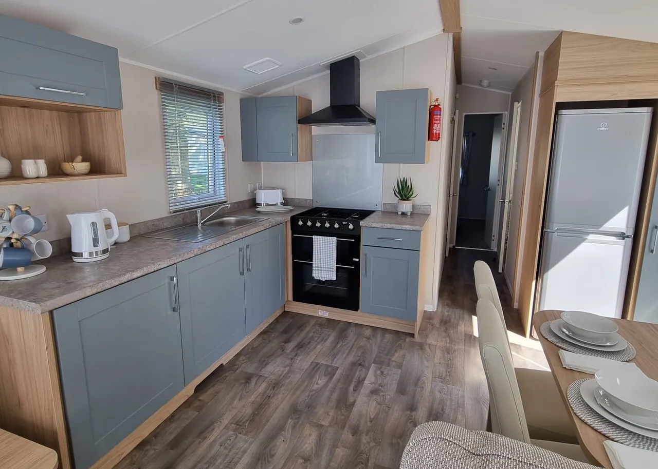 Emms Lane, Brooks Green, RH13, photo 2