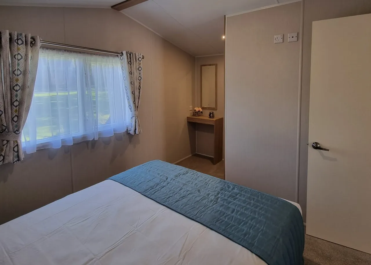 Emms Lane, Brooks Green, RH13, photo 7