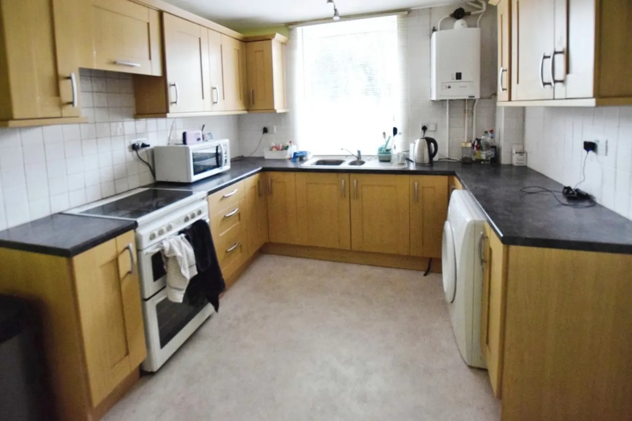 Bishop Westall Road, Exeter, Devon, photo 4