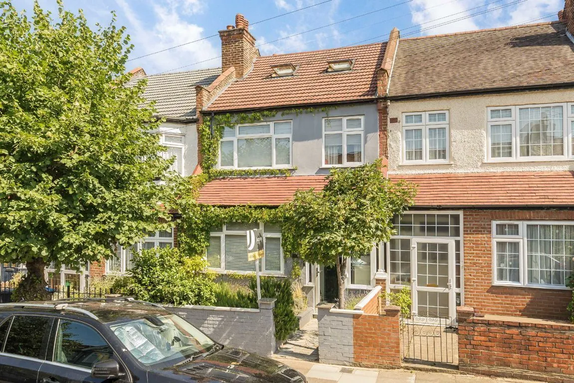 4 bed property for sale, Links Road, SW17