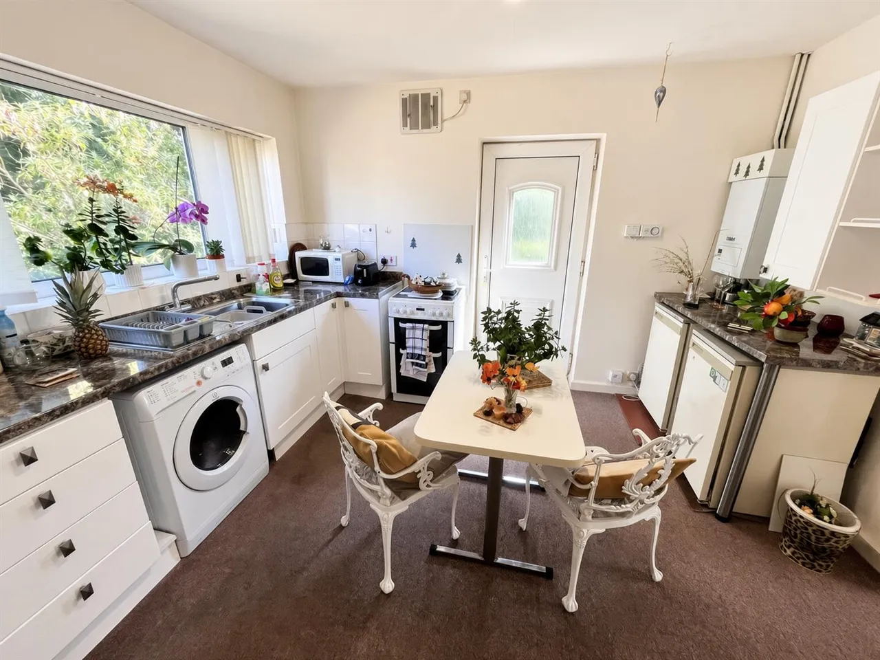 Valley Drive, Handforth, SK9, photo 5