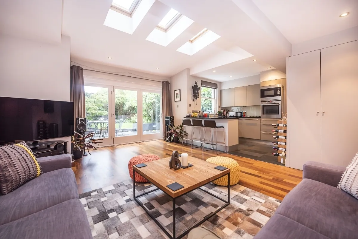 3 bed flat for sale — Louvaine Road, London, SW11
