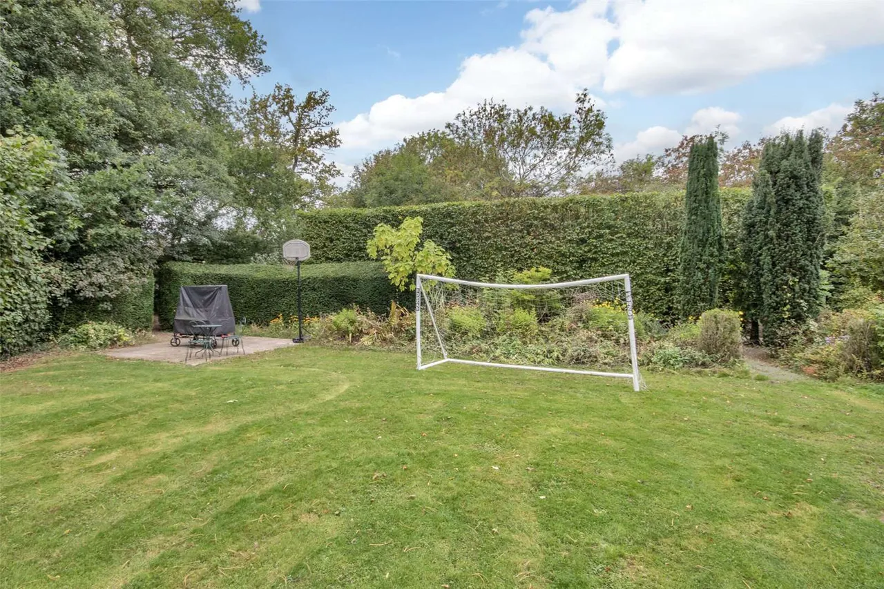 Bishops Lane, Hunton, ME15, photo 22