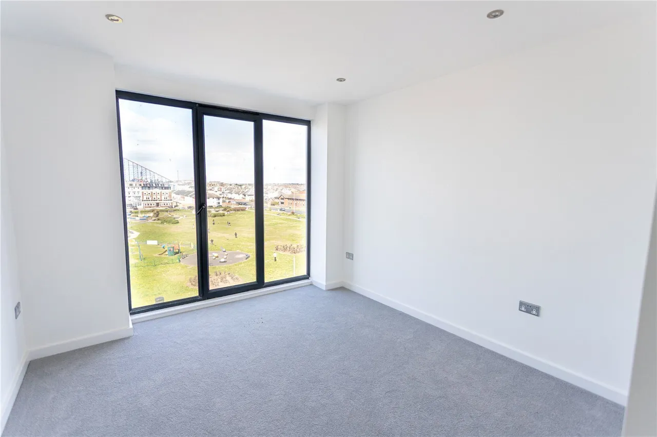 New South Promenade, Blackpool, FY4, photo 8