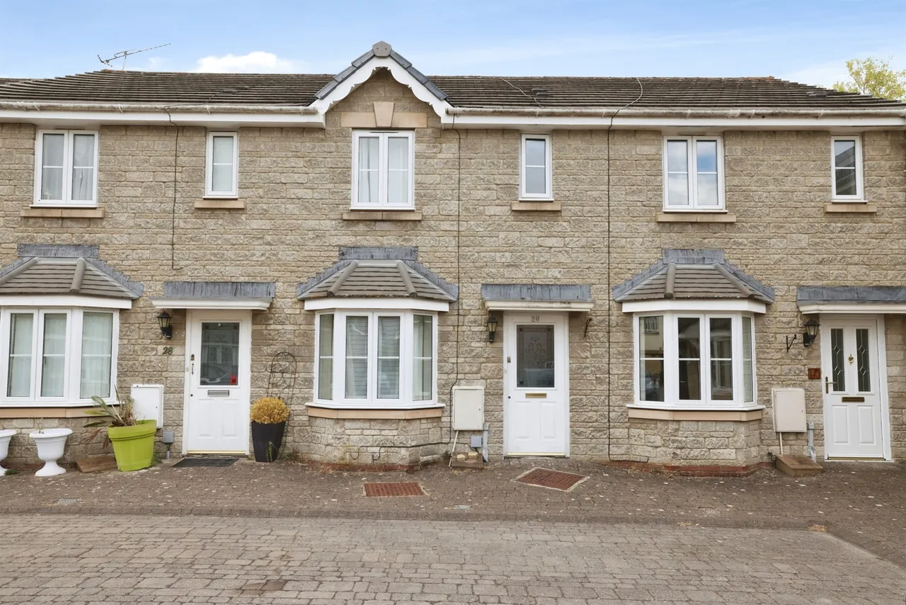2 bed house for sale — Newbury Avenue, Calne
