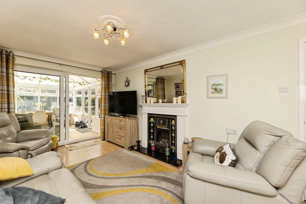 Crabtree Drive, Great Houghton, Barnsley, photo 3