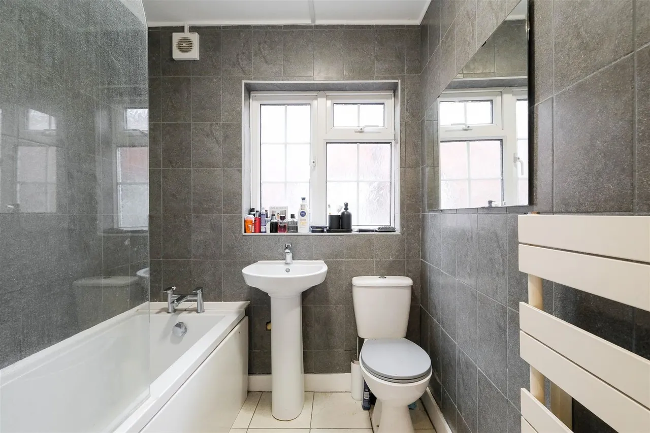 High Road, Loughton, IG10, photo 13