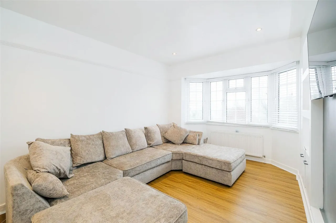 High Road, Loughton, IG10, photo 9