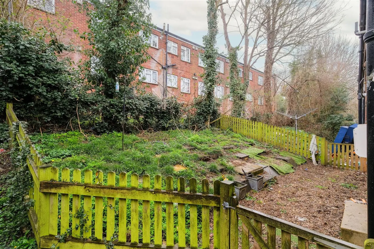 High Road, Loughton, IG10, photo 15