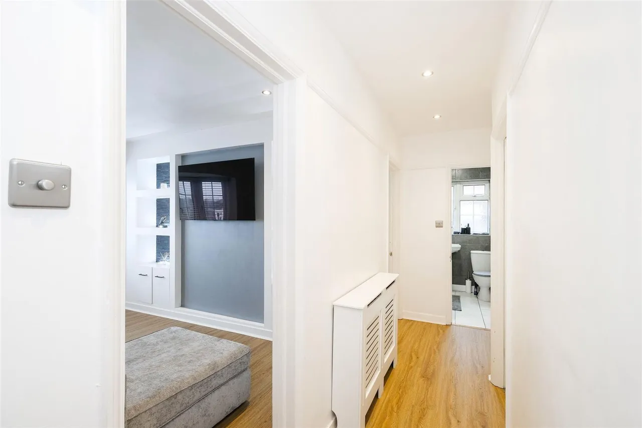 High Road, Loughton, IG10, photo 10