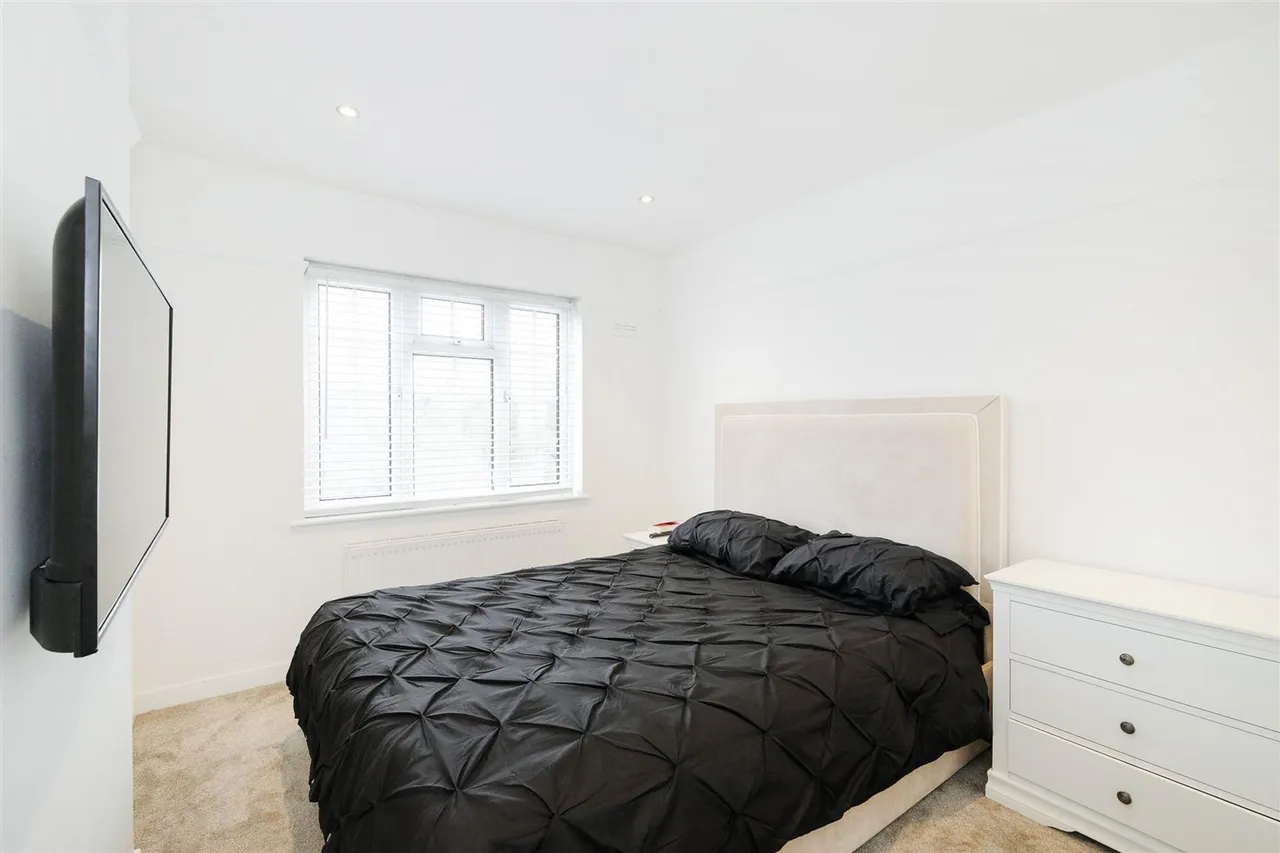 High Road, Loughton, IG10, photo 11