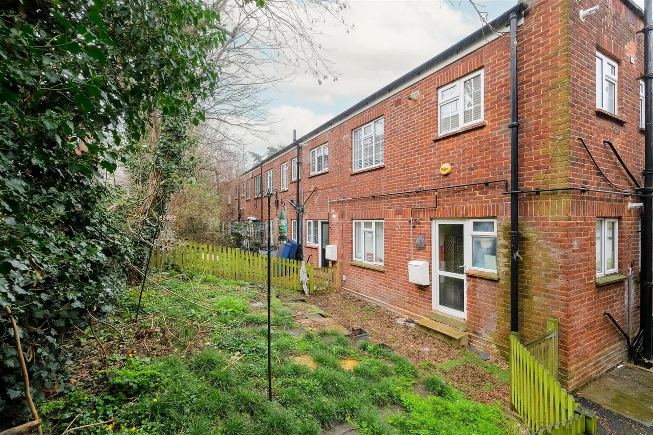 High Road, Loughton, IG10, photo 17