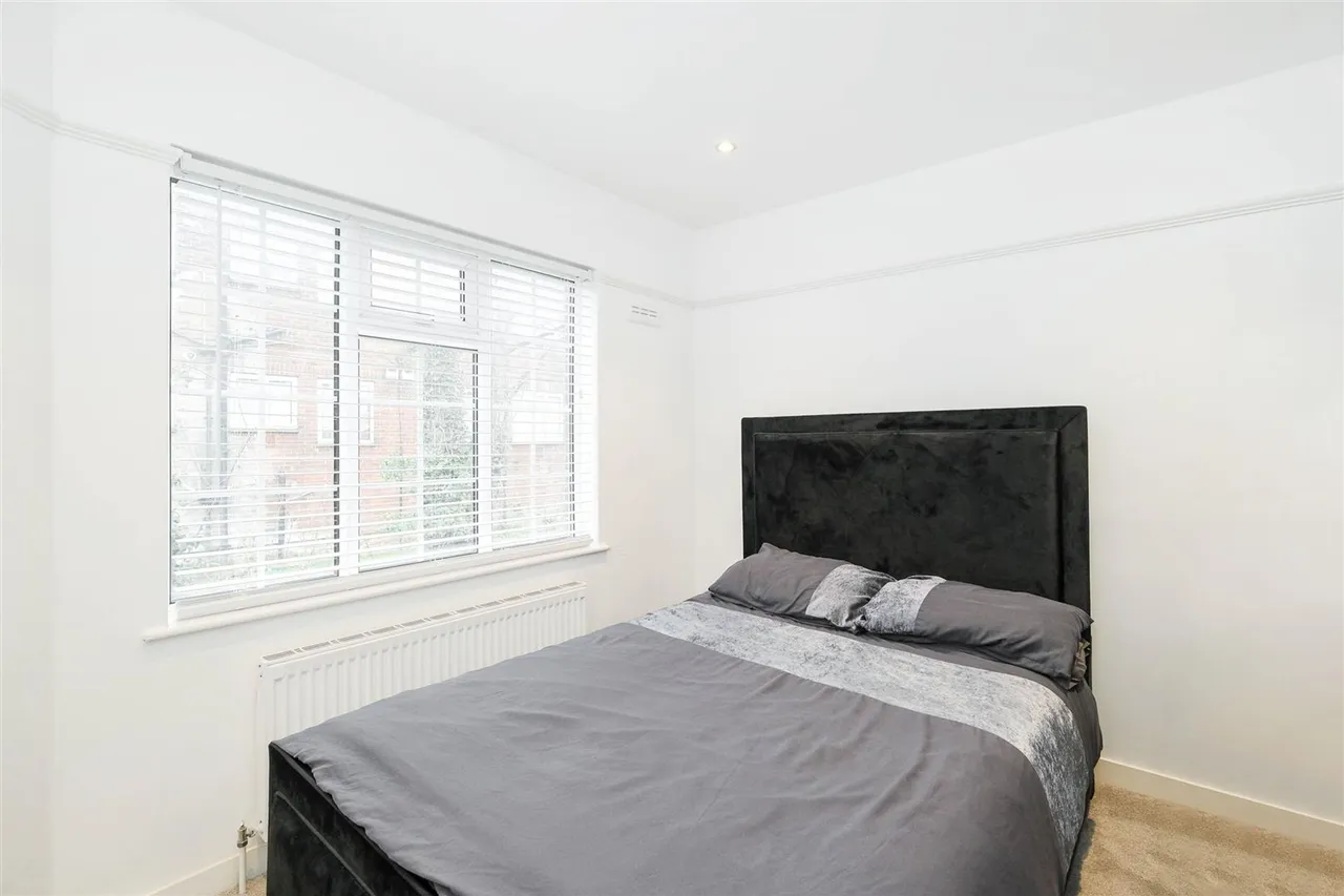 High Road, Loughton, IG10, photo 14